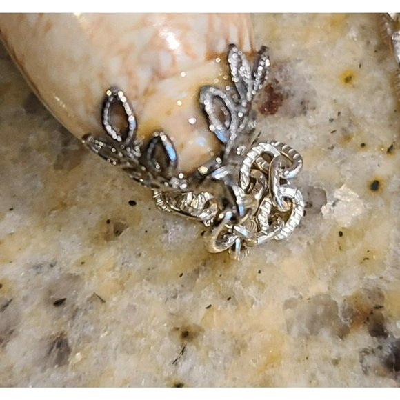 Shell Jewelry. Two Shells on Long Silver Tone Chain Vintage - Picture 5 of 12